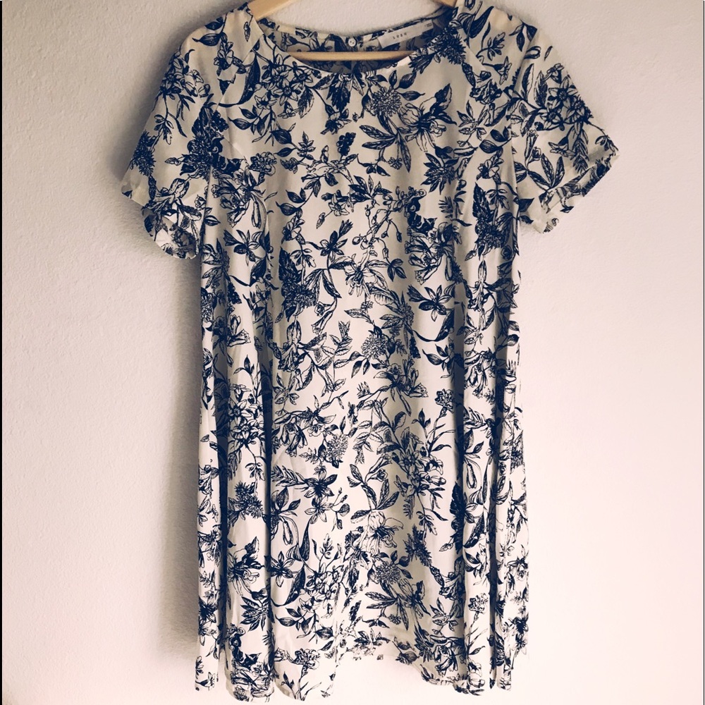 Lush white and black shift dress